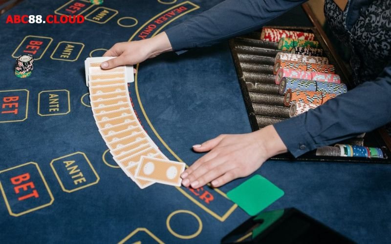 Tìm hiểu luật chơi baccarat trực tuyến chi tiết, cơ bản